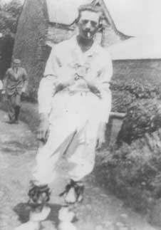 Photo: Fred Simmonds of the Kirtlington Revival Morris Side in 1929, Ring Archive Ref CW 16 Fred Simmonds of Kirtlington Morris Men